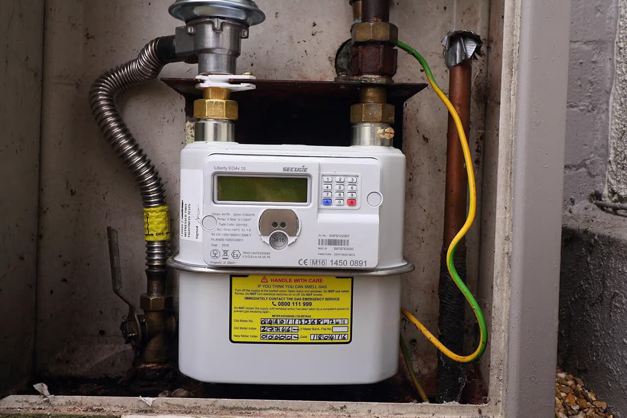 Worker isolating utilities at a vacant property